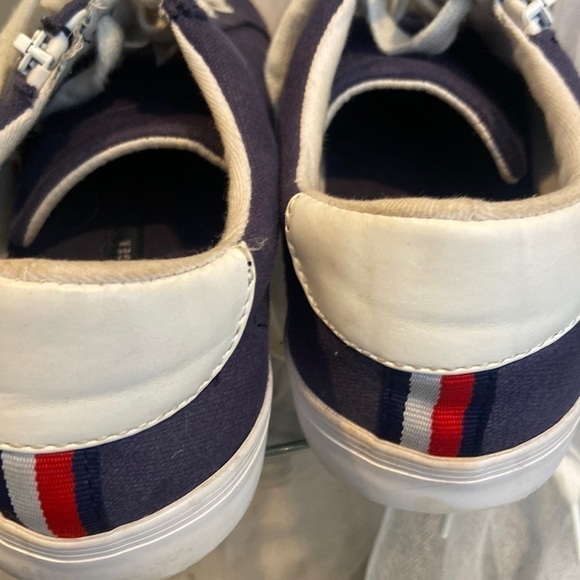 Tommy Hilfiger Sneakers Shoe 💕🛥 - Picture 3 of 8